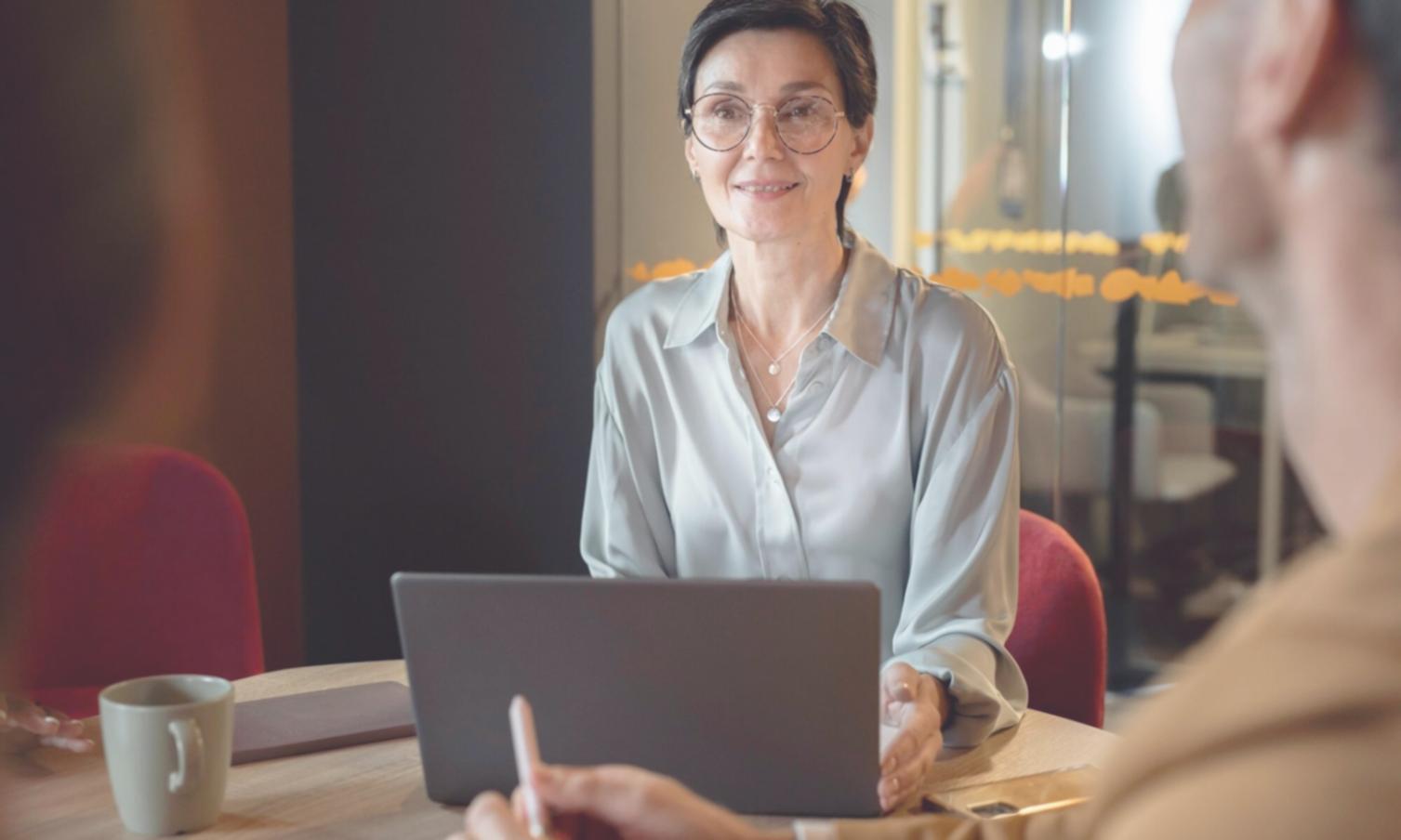 Sessions de travail en groupe pour développer votre mentalité financière